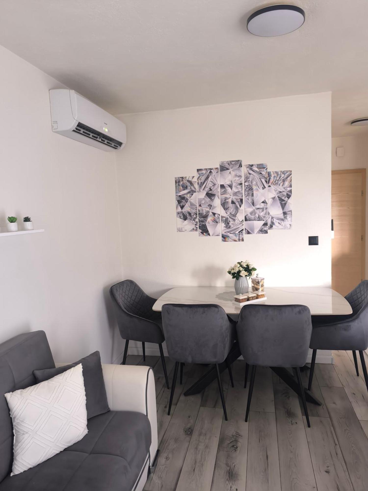Svinisce Apartman Rex מראה חיצוני תמונה